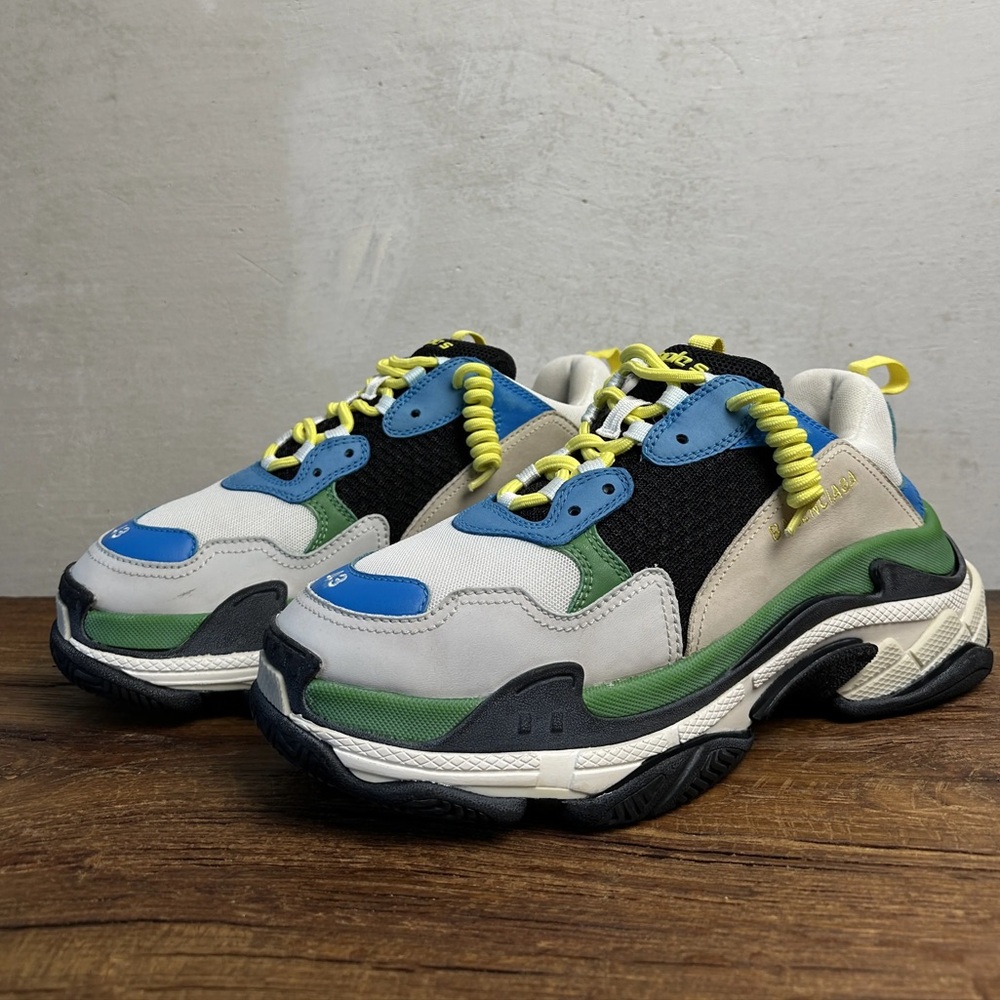 AUTHENTIC Balenciaga triple s light grey multi size 43
